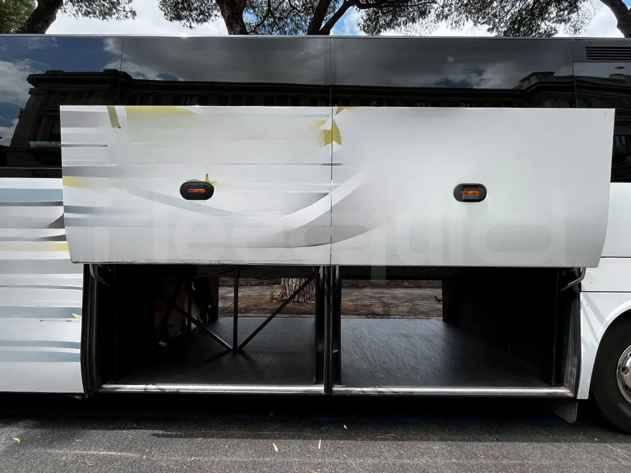 Iveco Magelys - luggage rack photo