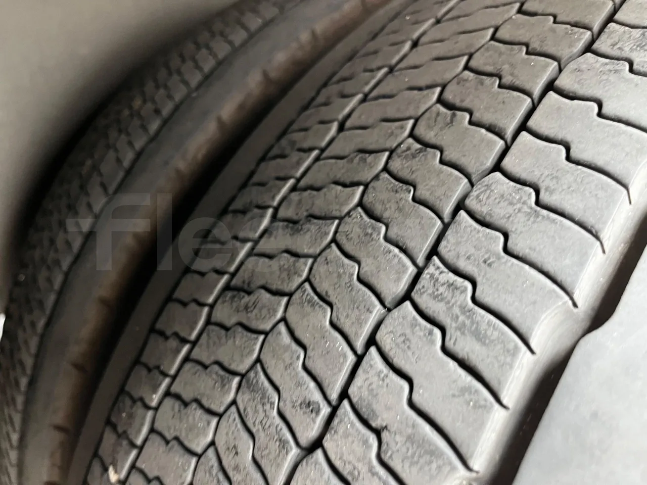 Iveco Magelys - tread condition front tires left