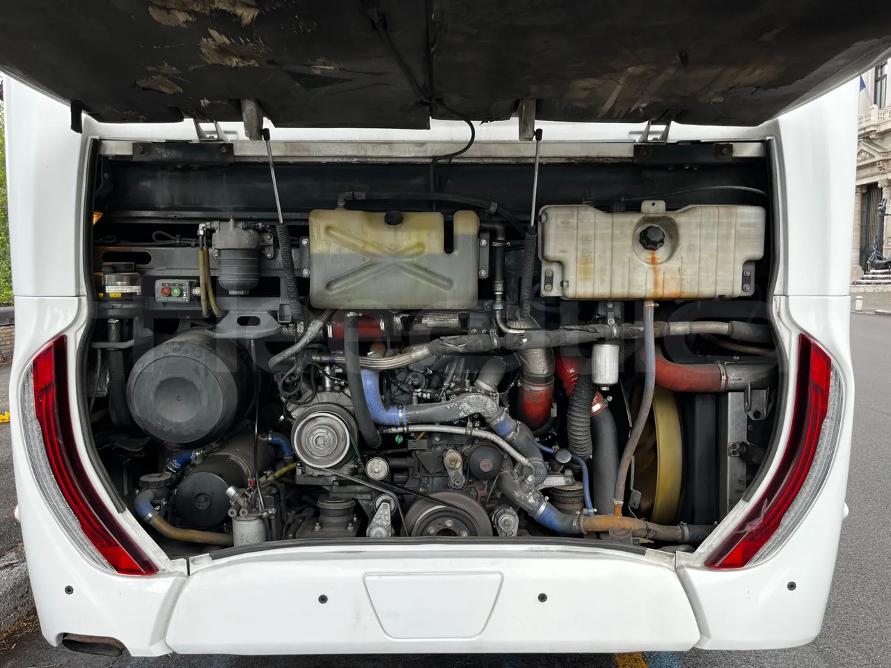Iveco Magelys - rear hatch open