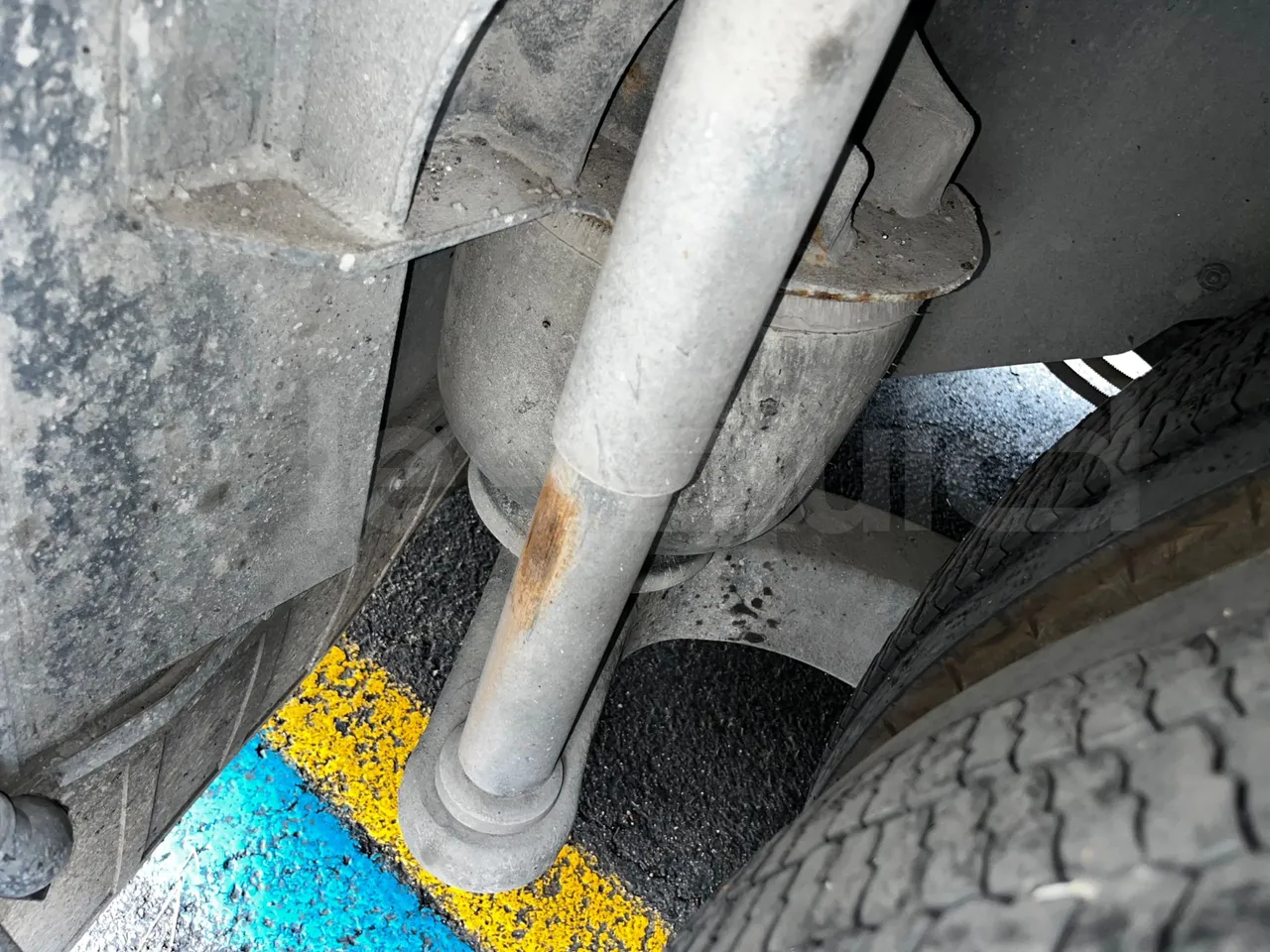Iveco Magelys - axle 2 shock absorbers 2 left