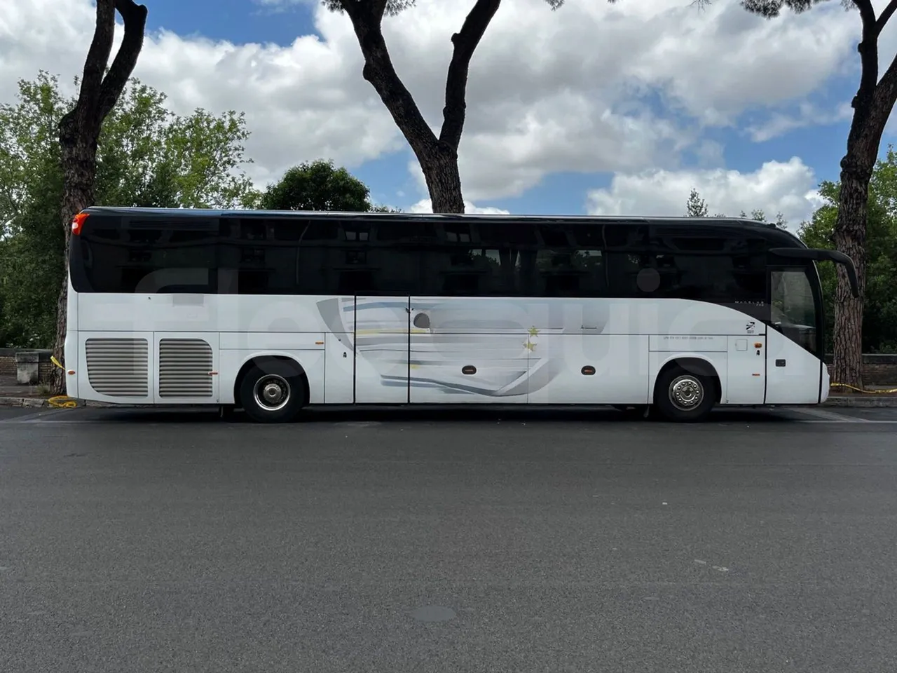 Iveco Magelys - right side doors closed