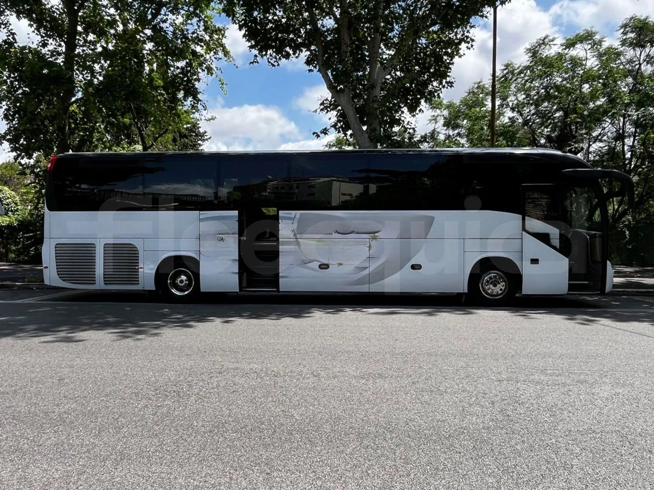 Iveco Magelys - right side doors open