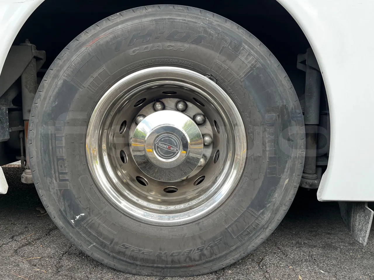 Iveco Magelys - rear left tire photo