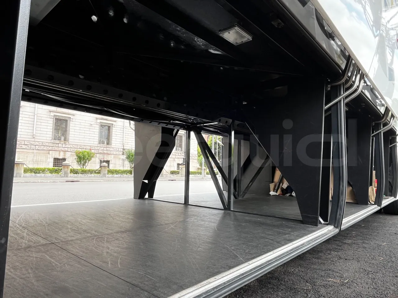 Iveco Magelys - under carpet photo