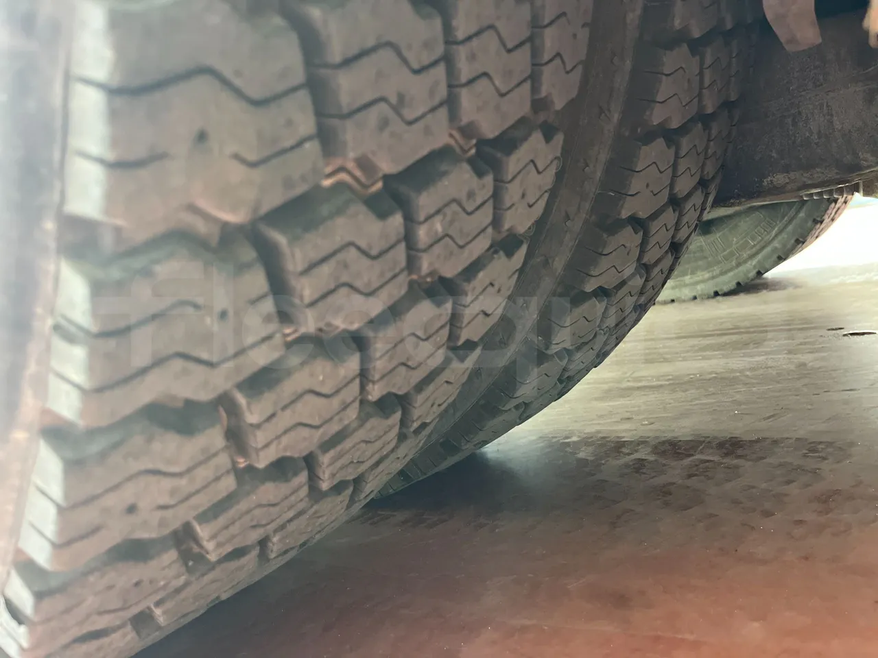 Temsa Safari - First Axle Left Side: Tyre Thickness
