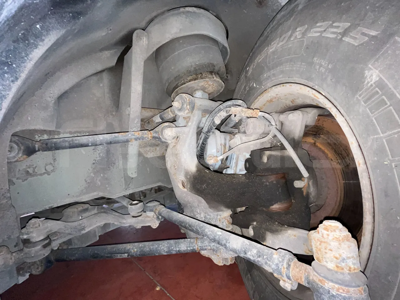 Temsa Safari - front discs right