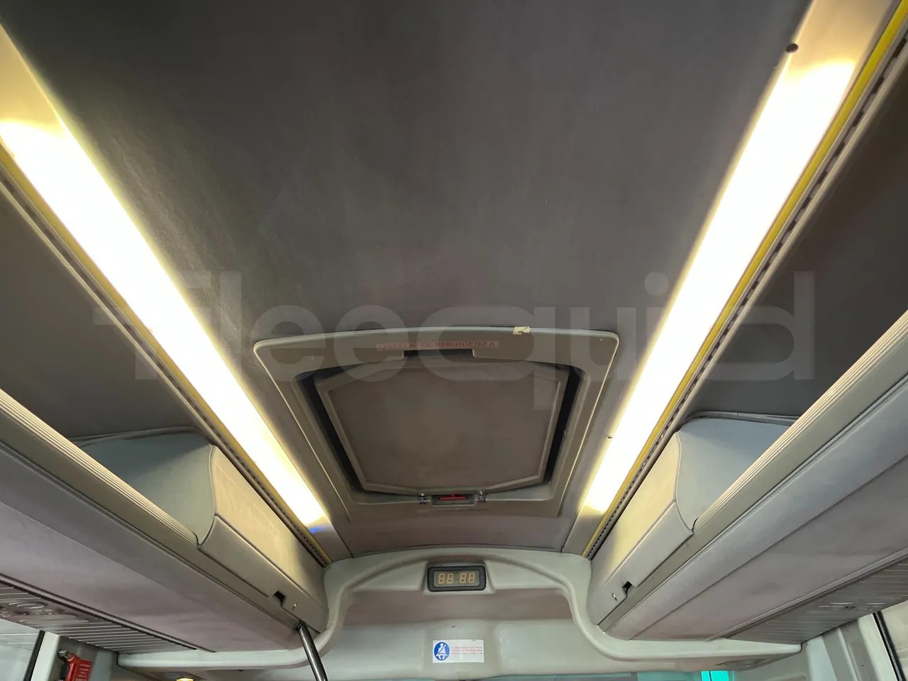 Temsa Safari - roof hatch 1