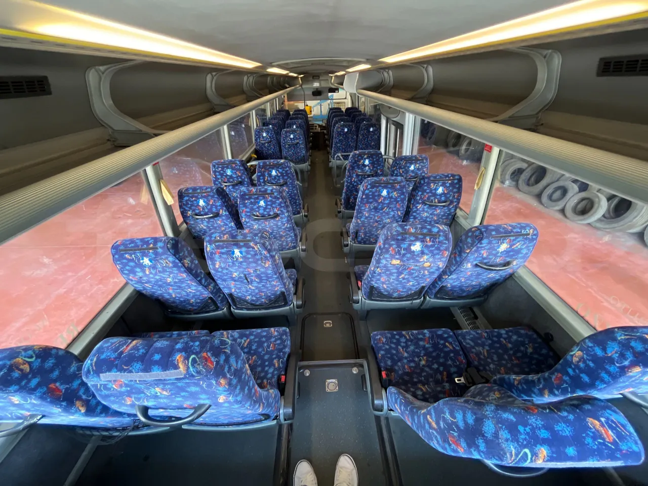 Temsa Safari - forward view middle aisle
