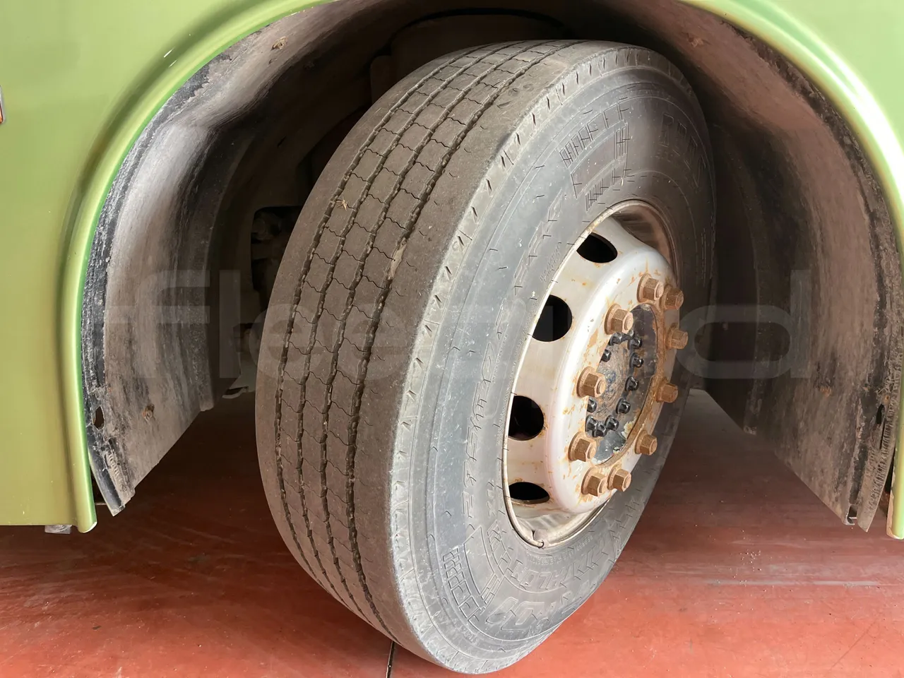 Temsa Safari - tread condition front tires right