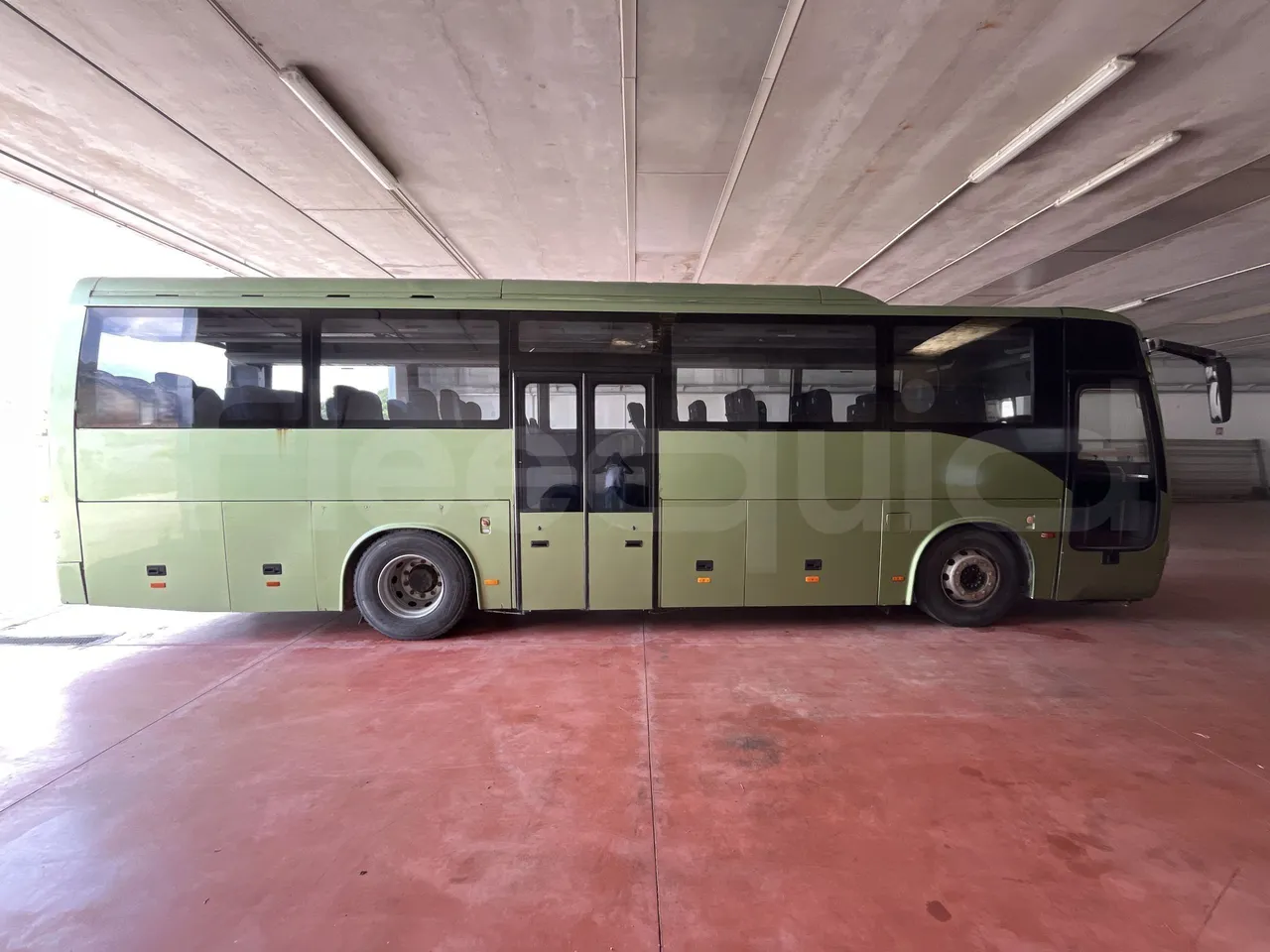 Temsa Safari - right side doors closed