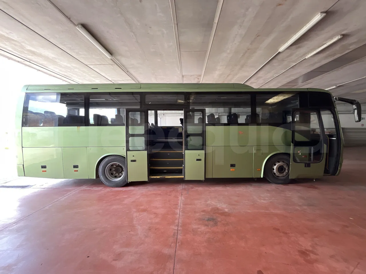 Temsa Safari - right side doors open