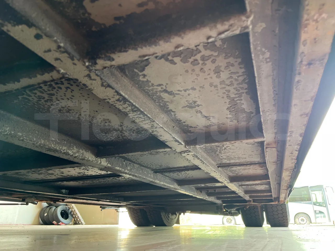 Temsa Safari - central undercarriage photo