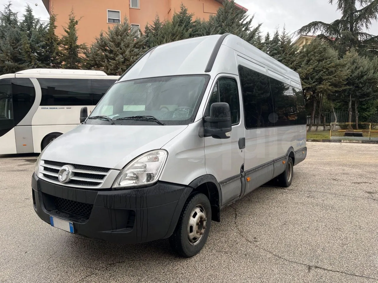 Iveco Daily A50/E4/20/C - Euro4 - 130kW - 6.948mt - 3/4 front left