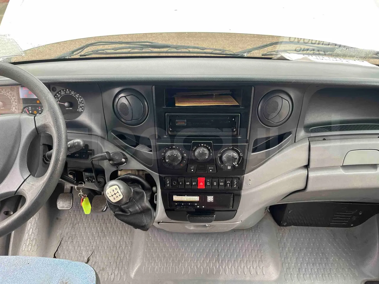 Iveco Daily A50/E4/20/C - Euro4 - 130kW - 6.948mt - radio accessories photo