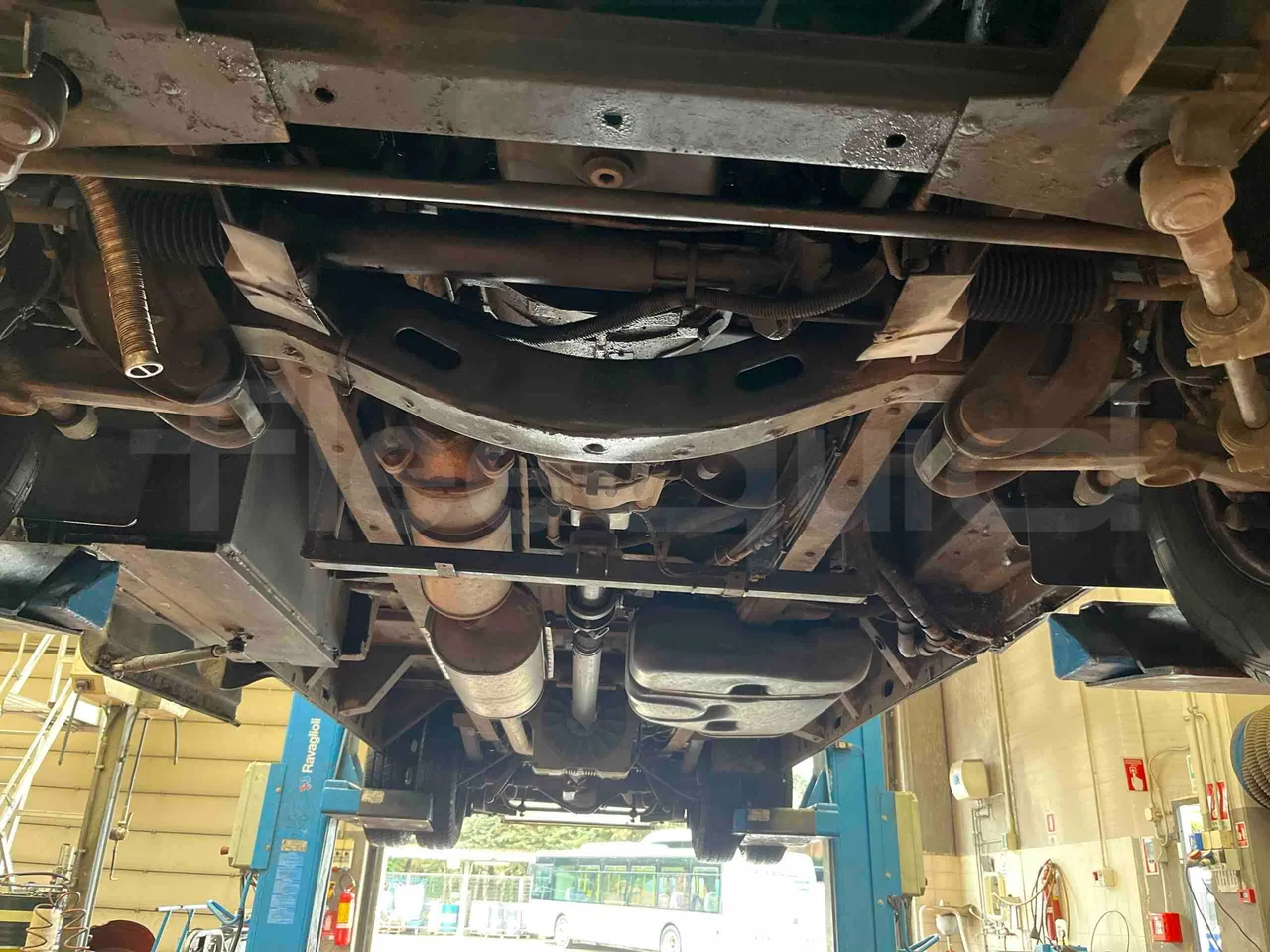 Iveco Daily A50/E4/20/C - Euro4 - 130kW - 6.948mt - front shock absorbers right