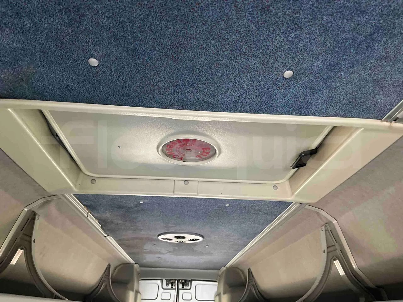 Iveco Daily A50/E4/20/C - Euro4 - 130kW - 6.948mt - forward view middle aisle