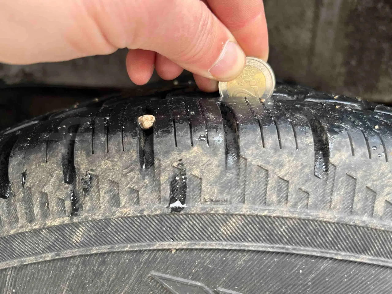 Iveco Daily A50/E4/20/C - Euro4 - 130kW - 6.948mt - tread condition front tires left