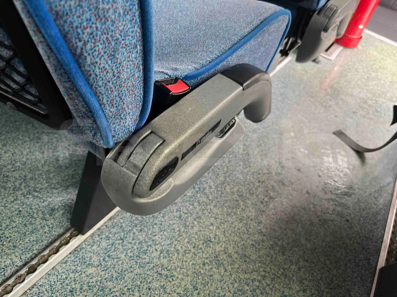 Iveco Daily A50/E4/20/C - Euro4 - 130kW - 6.948mt - overhead compartments photo