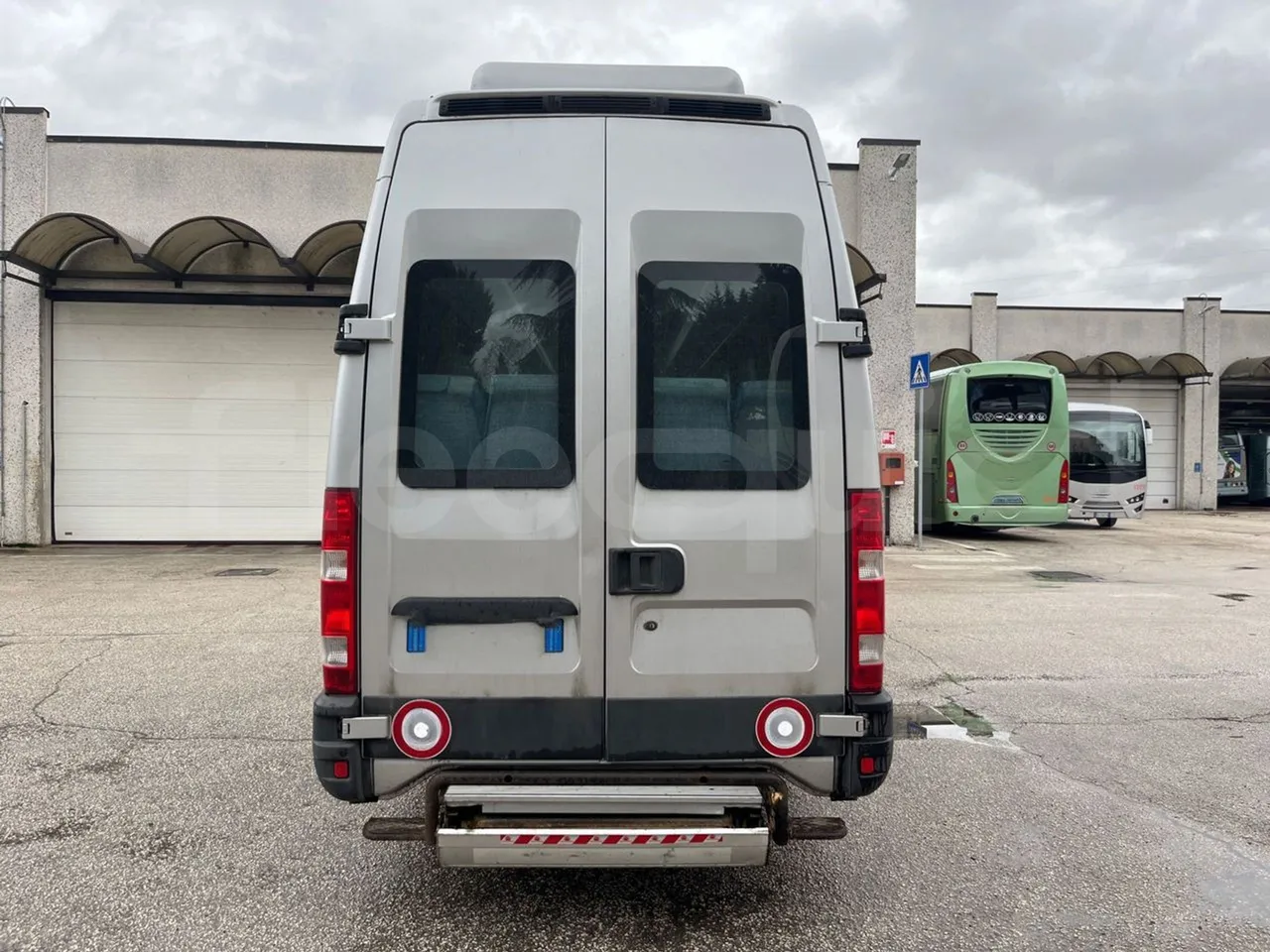 Iveco Daily A50/E4/20/C - Euro4 - 130kW - 6.948mt - rear hatch closed