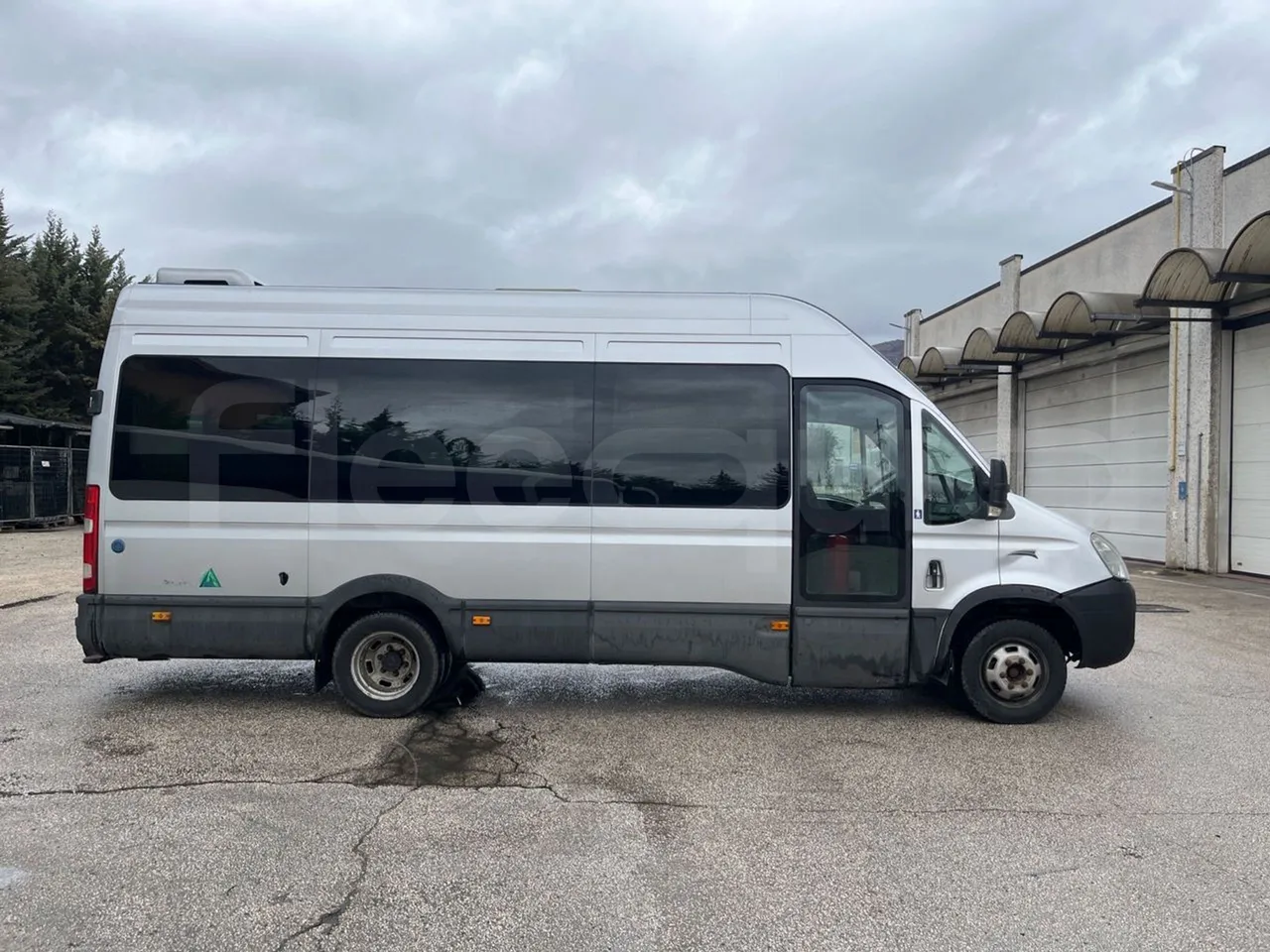 Iveco Daily A50/E4/20/C - Euro4 - 130kW - 6.948mt - right side doors closed
