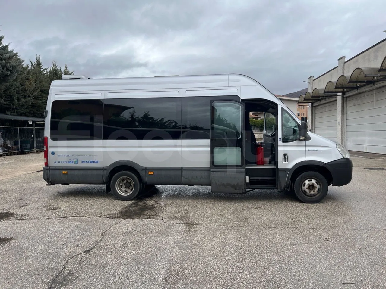Iveco Daily A50/E4/20/C - Euro4 - 130kW - 6.948mt - right side doors open