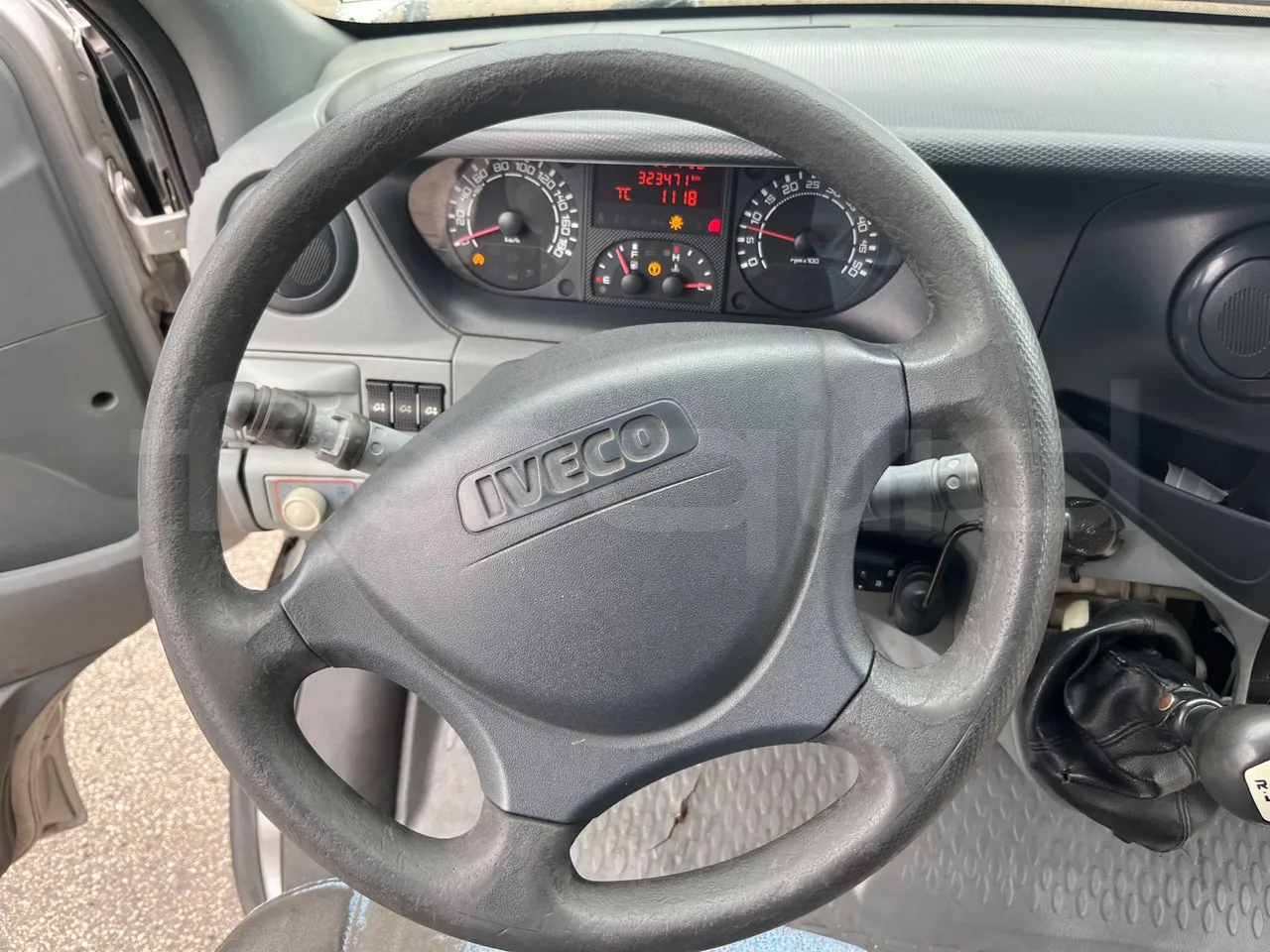 Iveco Daily A50/E4/20/C - Euro4 - 130kW - 6.948mt - steering wheel photo
