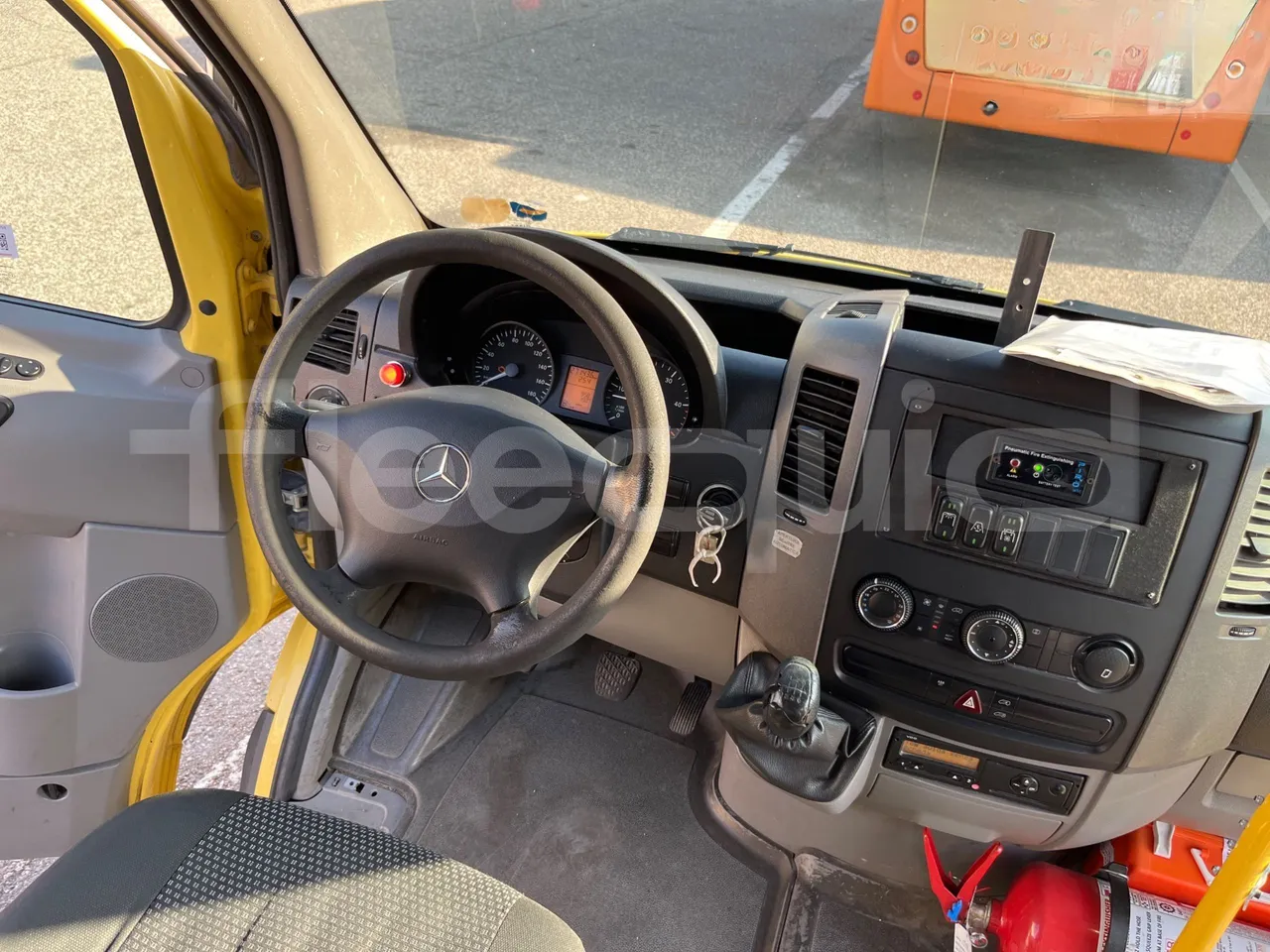 Mercedes-Benz Sprinter 518CDI f 50 - EUR4 - 135kW - 7.345m Tomassini - buttons panels on