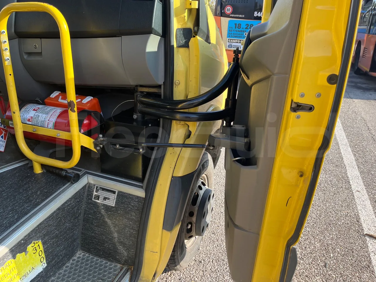 Mercedes-Benz Sprinter 518CDI f 50 - EUR4 - 135kW - 7.345m Tomassini - door mechanism photo