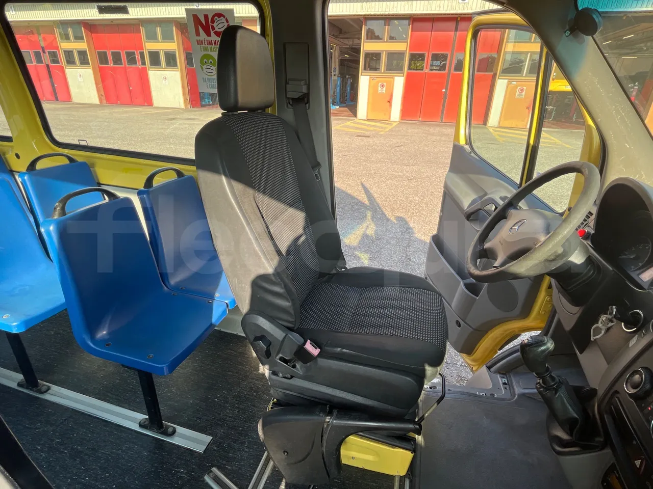 Mercedes-Benz Sprinter 518CDI f 50 - EUR4 - 135kW - 7.345m Tomassini - driver's seat photo