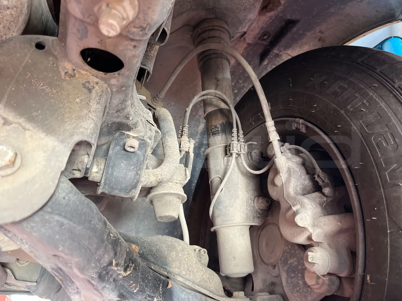 Mercedes-Benz Sprinter 518CDI f 50 - EUR4 - 135kW - 7.345m Tomassini - front shock absorbers right