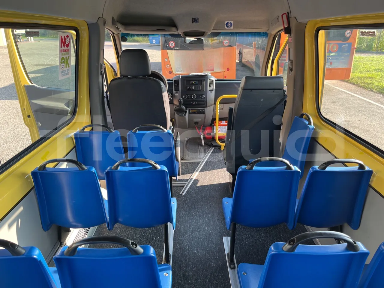 Mercedes-Benz Sprinter 518CDI f 50 - EUR4 - 135kW - 7.345m Tomassini - forward view middle aisle