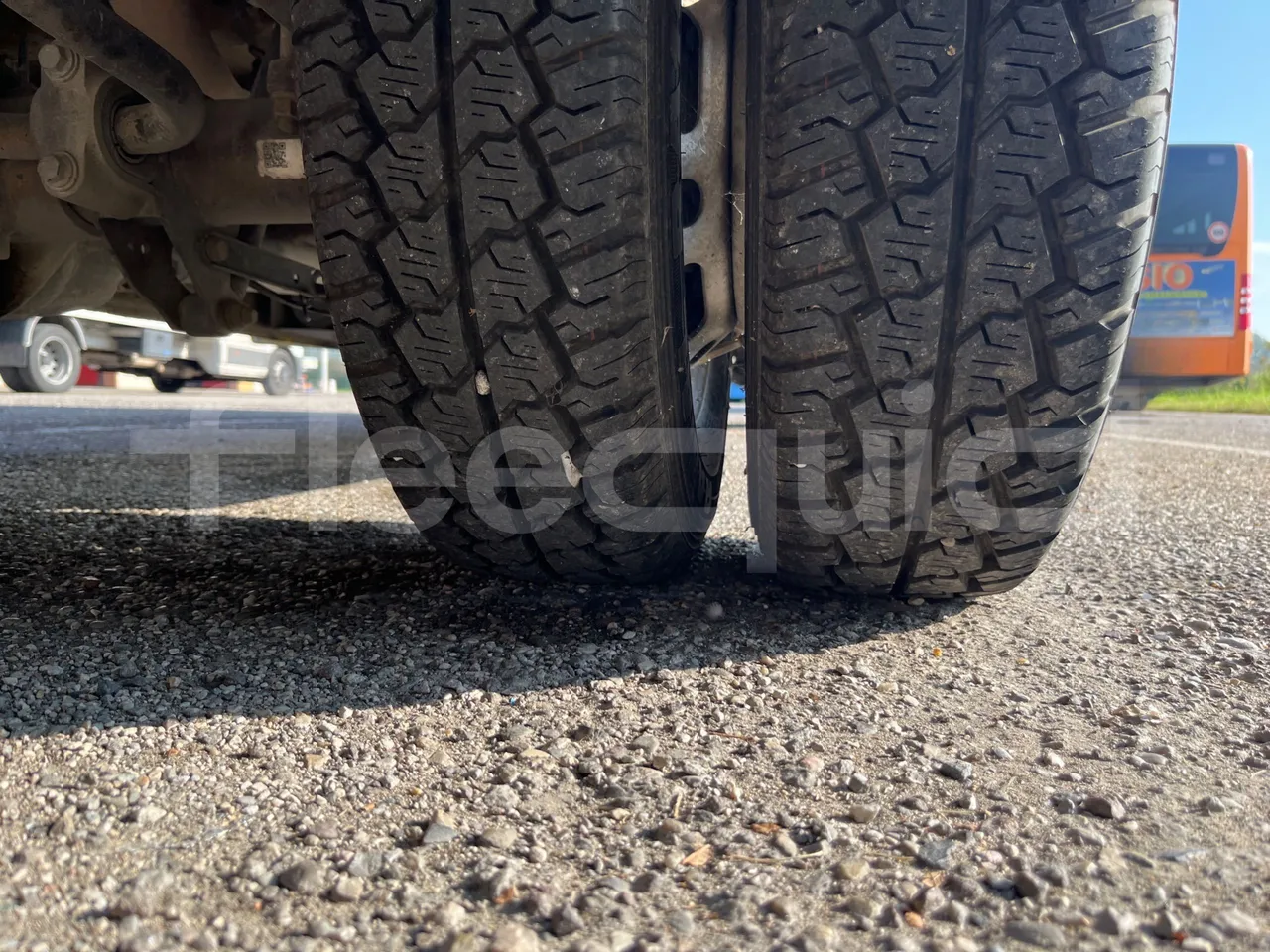 Mercedes-Benz Sprinter 518CDI f 50 - EUR4 - 135kW - 7.345m Tomassini - tread condition second axle tires right