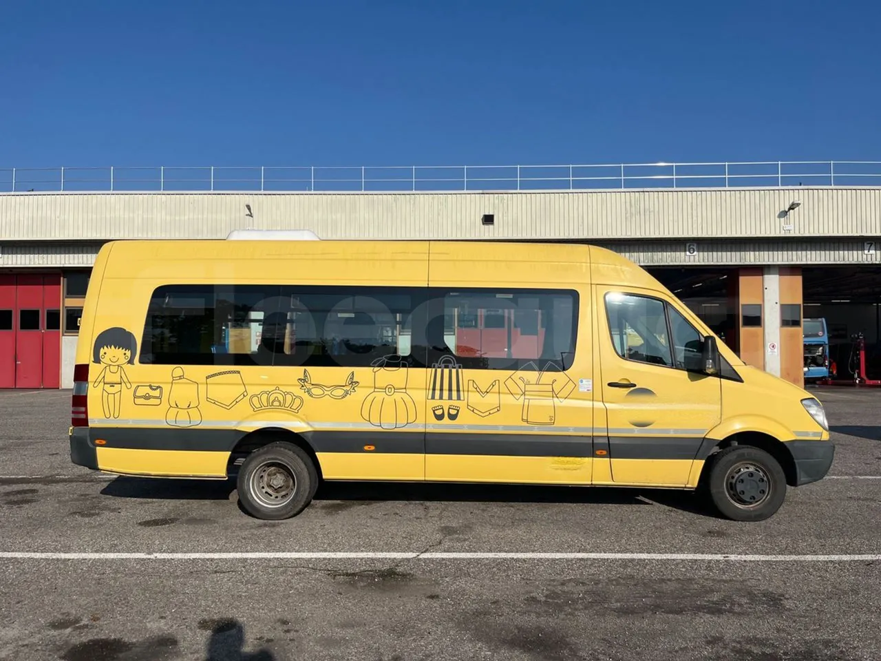 Mercedes-Benz Sprinter 518CDI f 50 - EUR4 - 135kW - 7.345m Tomassini - right side doors closed