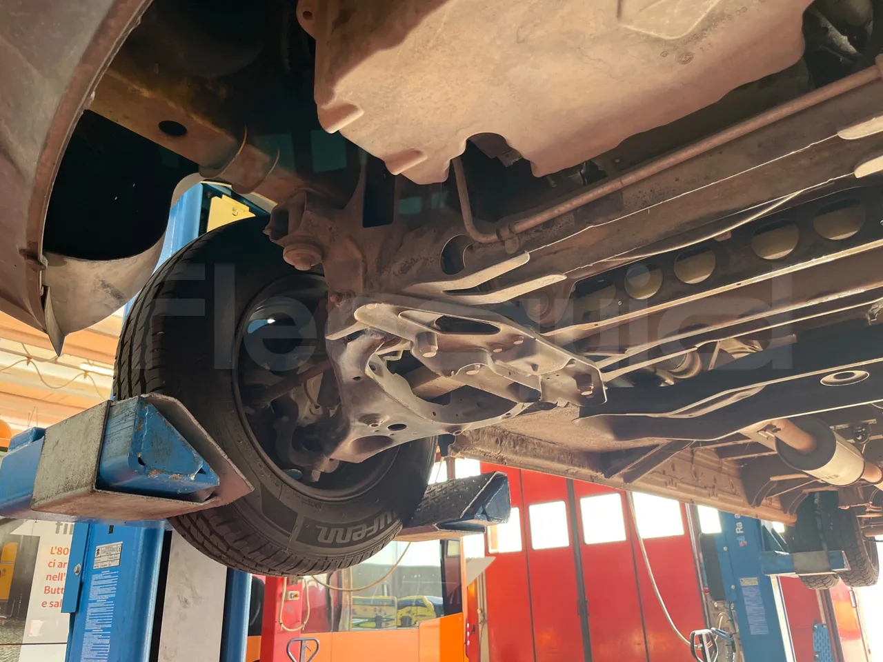Mercedes-Benz Sprinter 518CDI f 50 - EUR4 - 135kW - 7.345m Tomassini - front axle right side