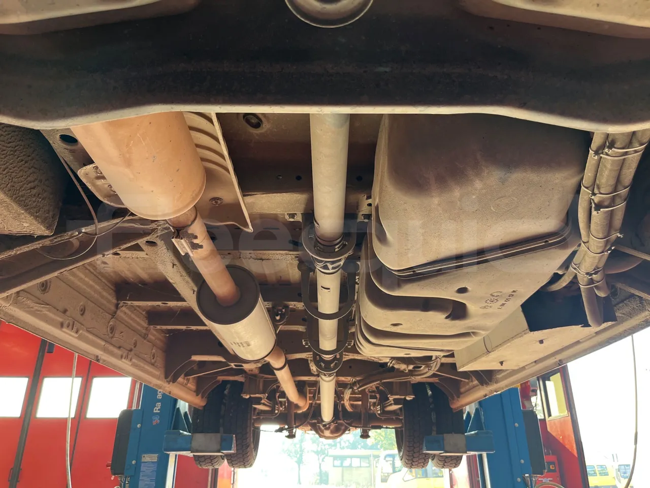 Mercedes-Benz Sprinter 518CDI f 50 - EUR4 - 135kW - 7.345m Tomassini - central undercarriage photo