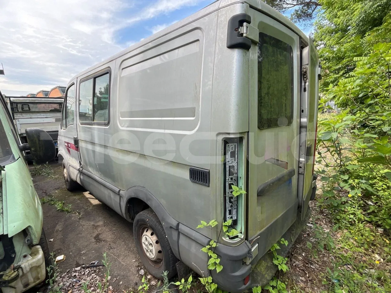 Iveco Daily 35/29-EUR3-85,3Kw-5m - 3/4 left rear side