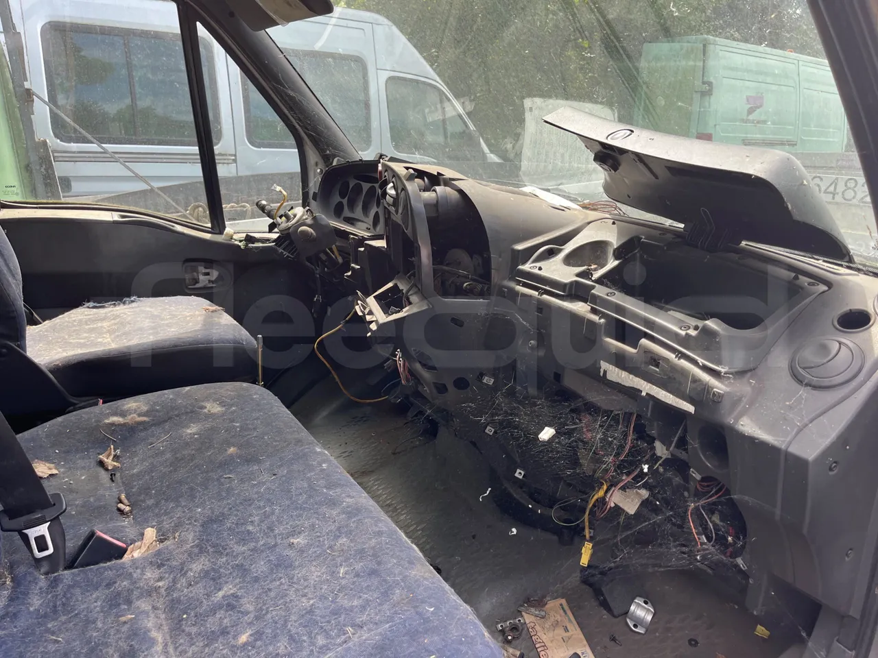 Iveco Daily 35/29-EUR3-85,3Kw-5m - driver's seat photo (mandatory for bus to scrap)