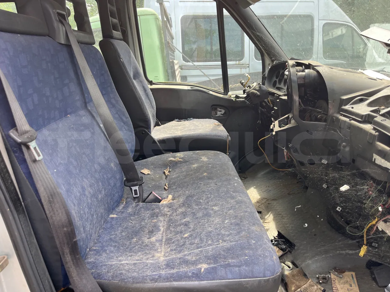 Iveco Daily 35/29-EUR3-85,3Kw-5m - interior reverse seats driver height (mandatory for bus to scrap)