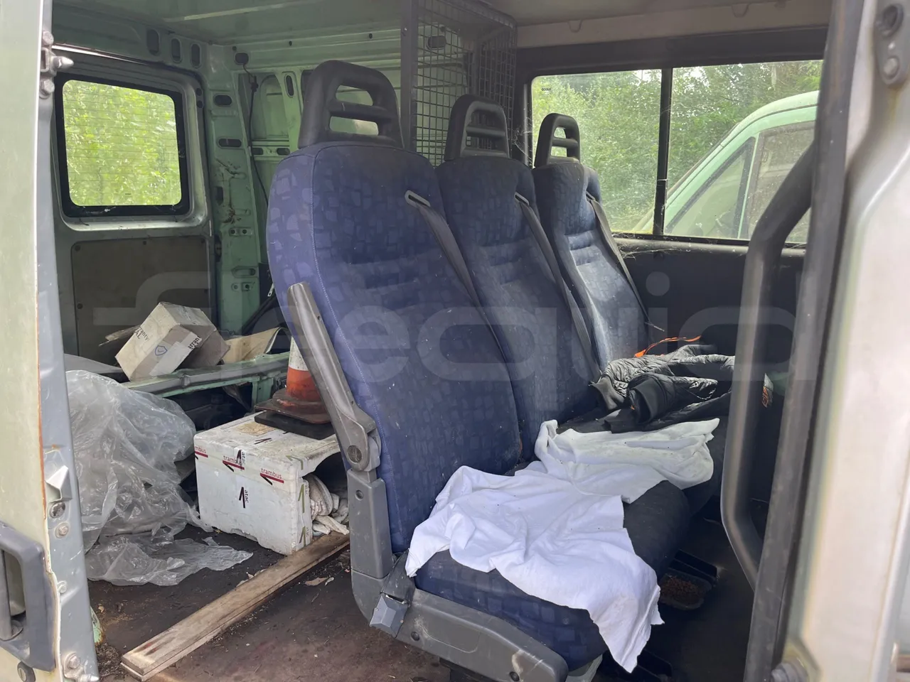 Iveco Daily 35/29-EUR3-85,3Kw-5m - reverse view middle aisle