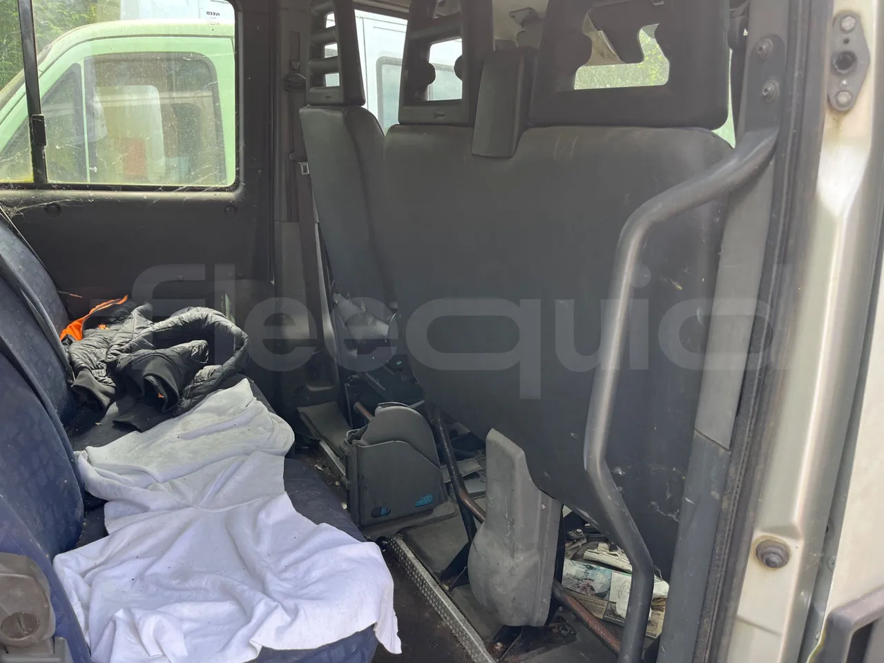 Iveco Daily 35/29-EUR3-85,3Kw-5m - forward view all seats last row height