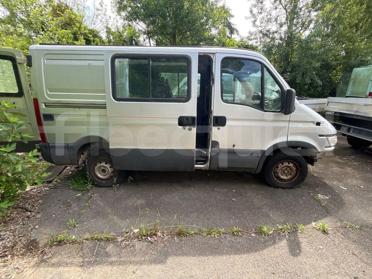 Iveco Daily 35/29-EUR3-85,3Kw-5m - left side photo