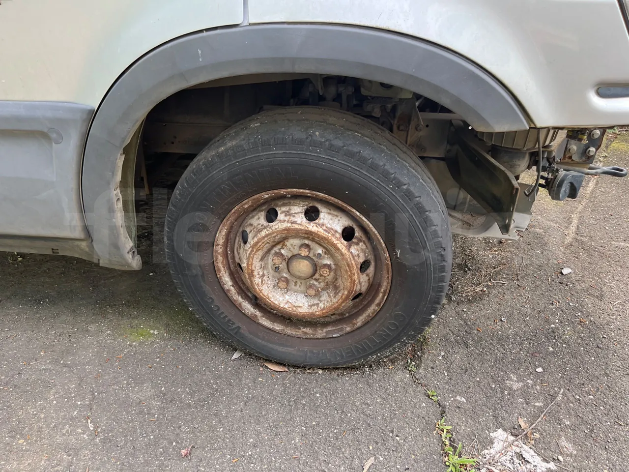 Iveco Daily 35/29-EUR3-85,3Kw-5m - front left tire measurements