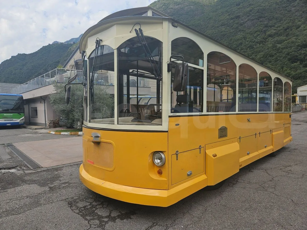 Man 11.220 Intercar Greeny / Euro2 - 162 Kw - 8,820 Mt - 3/4 front left (mandatory for bus to scrap)