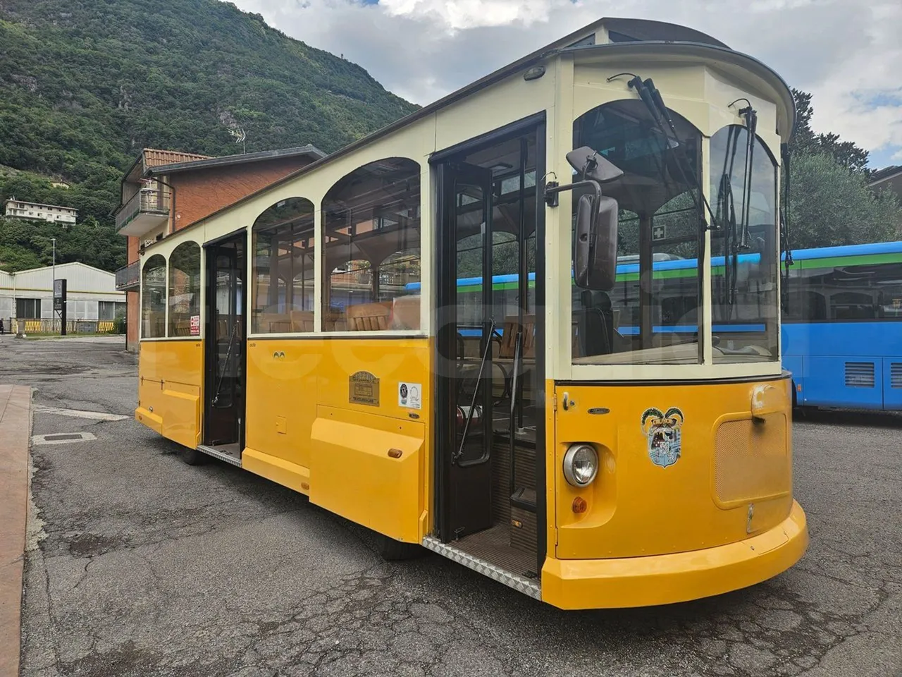 Man 11.220 Intercar Greeny / Euro2 - 162 Kw - 8,820 Mt - 3/4 right front doors open