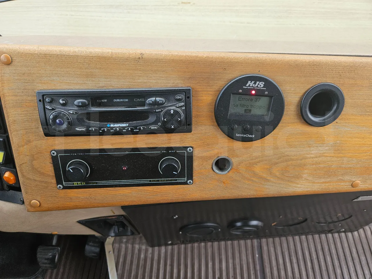 Man 11.220 Intercar Greeny / Euro2 - 162 Kw - 8,820 Mt - radio accessories photo