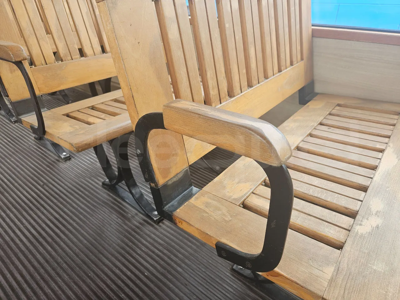 Man 11.220 Intercar Greeny / Euro2 - 162 Kw - 8,820 Mt - armrest detail photo