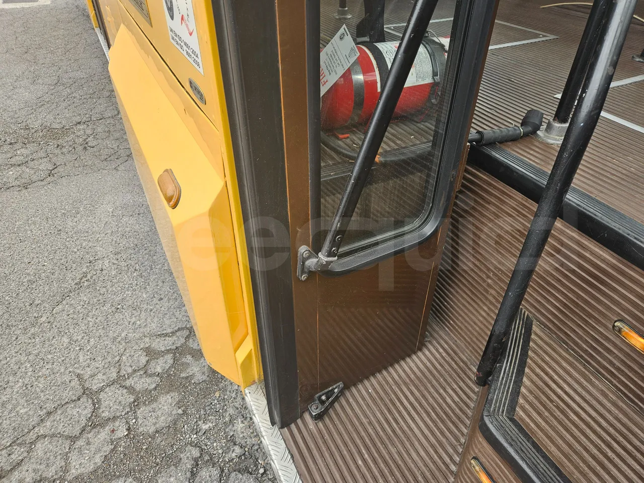 Man 11.220 Intercar Greeny / Euro2 - 162 Kw - 8,820 Mt - door mechanism photo