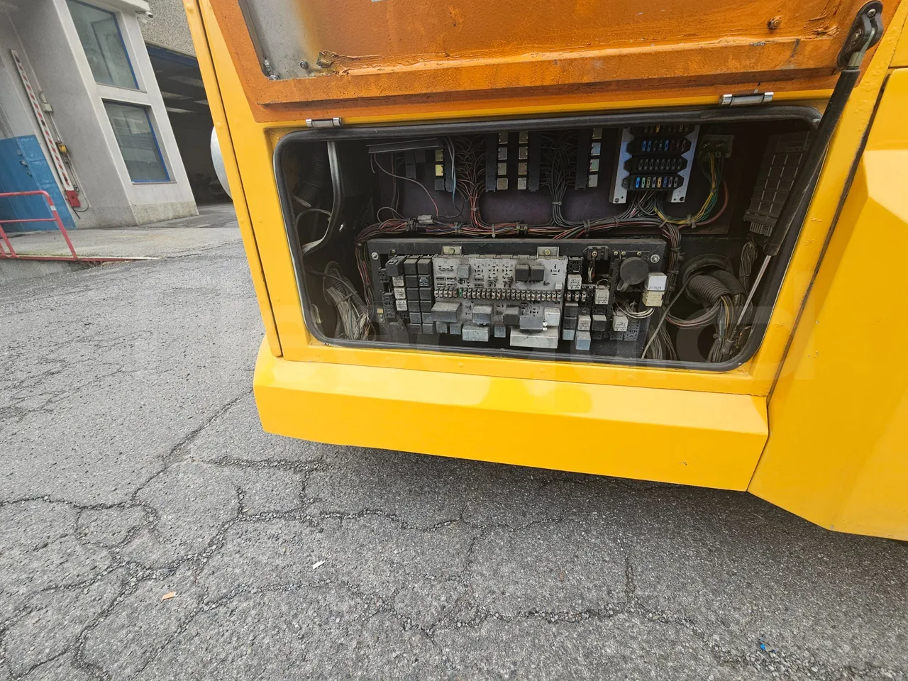 Man 11.220 Intercar Greeny / Euro2 - 162 Kw - 8,820 Mt - external compartments photo
