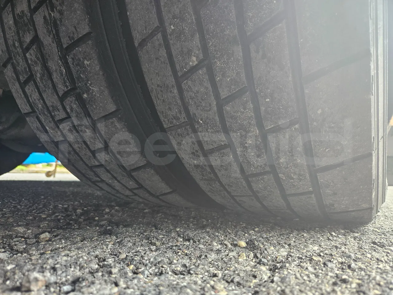 Man 11.220 Intercar Greeny / Euro2 - 162 Kw - 8,820 Mt - tread condition second axle tires right