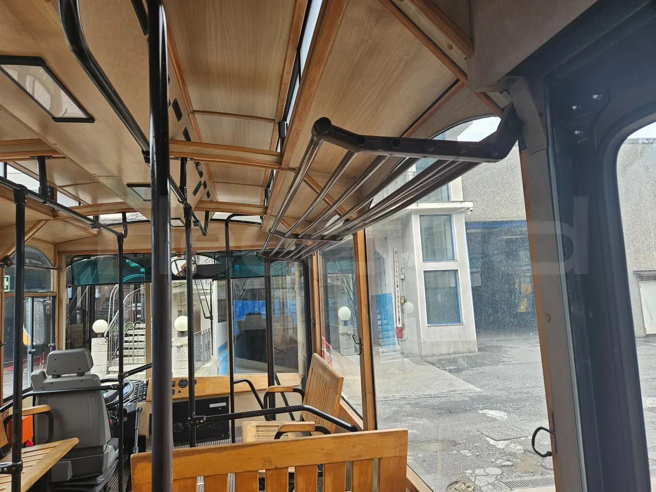 Man 11.220 Intercar Greeny / Euro2 - 162 Kw - 8,820 Mt - overhead compartments photo